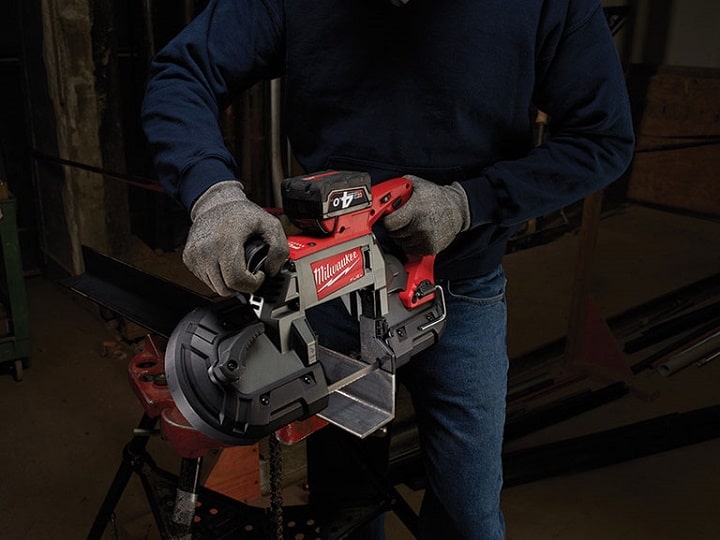 Milwaukee M18 CBS125-0 vận hành bền bỉ, khả năng cắt tối đa lên tới 125mm Milwaukee M18 CBS125-0 vận hành bền bỉ, khả năng cắt tối đa lên tới 125mm