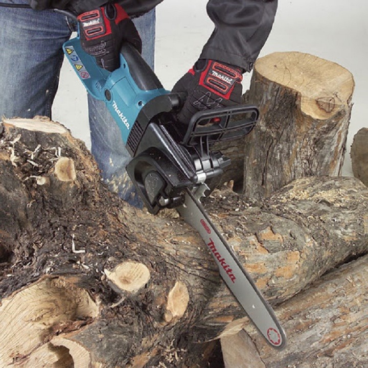 Máy cưa hoạt động bền bỉ, tốc độ cắt nhanh