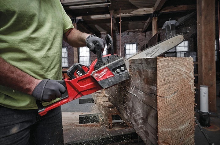 Milwaukee M18 FCHS-0G0 thích hợp cho công việc cưa cắt khối gỗ lớn Milwaukee M18 FCHS-0G0 thích hợp cho công việc cưa cắt khối gỗ lớn