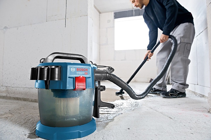 Bosch GAS 18V-10 L Premium có khả năng hút bụi ướt cực tốt