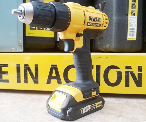 Máy khoan pin vặn vít 18V DeWalt DCD771C2-B1