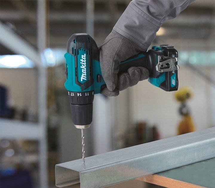 Máy khoan Makita có khả năng khoan nhanh mạnh trên thép, sắt