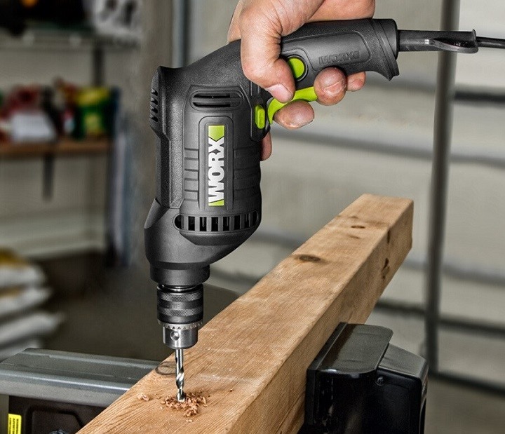 Máy khoan hoạt động bền bỉ, trơn tru để khoan dễ dàng trên gỗ, sắt