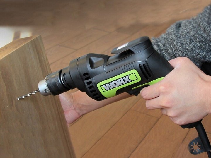 Máy khoan hoạt động với công suất đạt 650W Máy khoan hoạt động với công suất đạt 650W