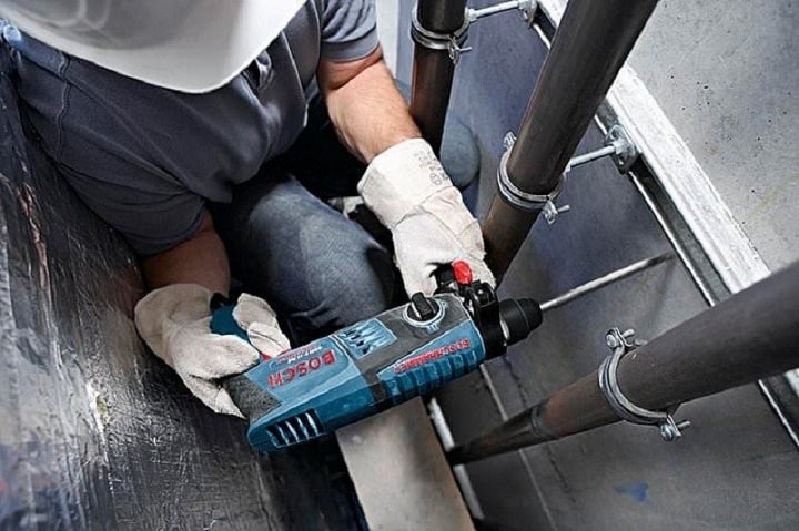Máy khoan Bosch GBH 2-18 RE có thể khoan tại mọi vị trí
