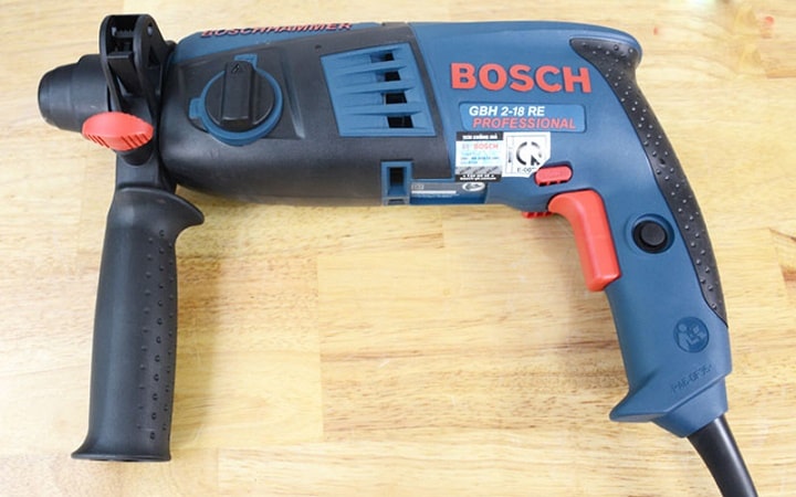 Bosch GBH 2-18 RE có trọng lượng nhẹ, chỉ 2kg