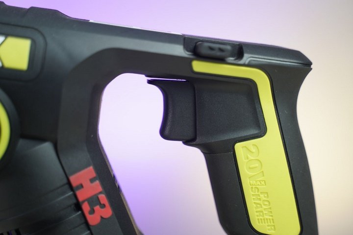 Tay cầm cực thon gọn có cao su êm và chống trượt