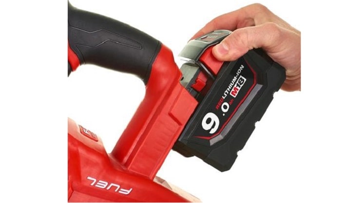 Sử dụng pin Redlithium-Ion cao cấp, tuổi thọ gấp 5 lần pin thường Sử dụng pin Redlithium-Ion cao cấp, tuổi thọ gấp 5 lần pin thường