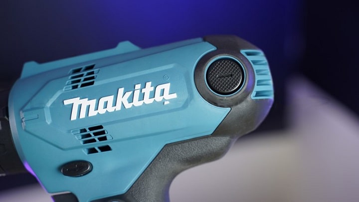 Thiết kế nắp thay chổi than đuôi máy dễ tháo lắp chổi than