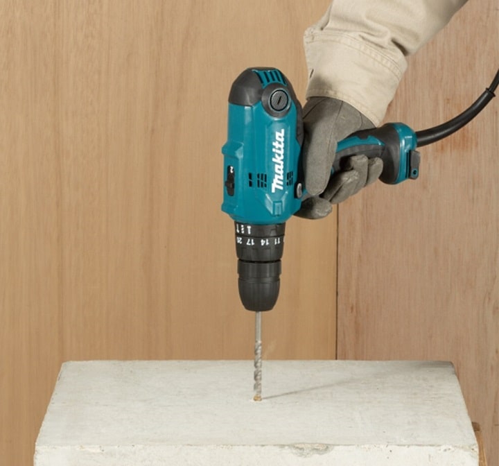 Makita HP0300 khoan nhanh, mạnh mẽ trên nhiều vật liệu Makita HP0300 khoan nhanh, mạnh mẽ trên nhiều vật liệu