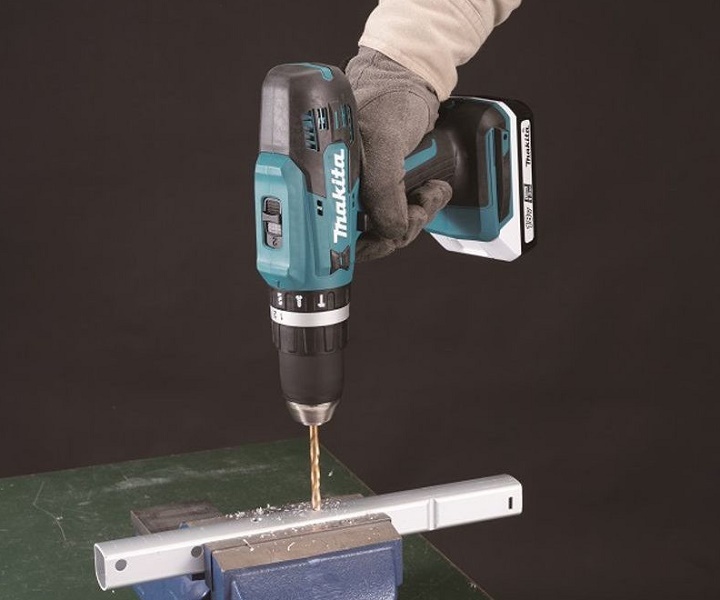 Máy khoan pin Makita HP488DWE có khả năng khoan bền bỉ