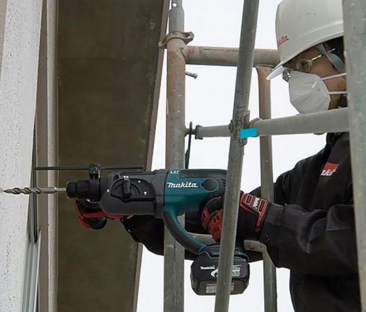 Makita DHR241Z hoạt động 3 chức năng với điện thế 18V