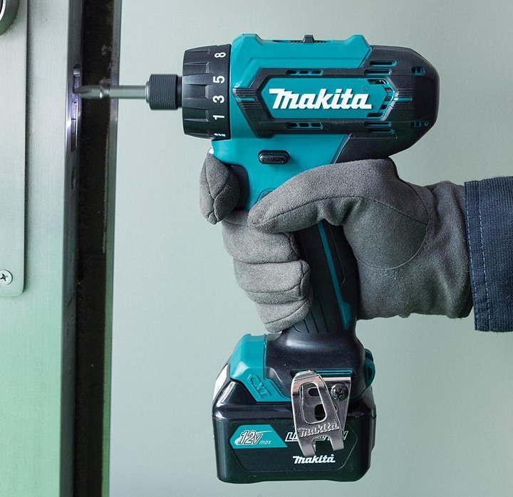 Makita DF033DZ hoạt động mạnh mẽ Makita DF033DZ hoạt động mạnh mẽ