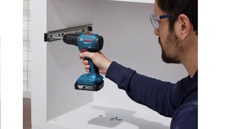 Bosch GSR 185-LI (SOLO) nhỏ gon, khoan mạnh mẽ