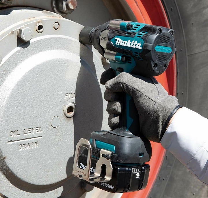 Máy siết bu lông Makita DTW700RTJ bắt siết bu lông mạnh mẽ Máy siết bu lông Makita DTW700RTJ bắt siết bu lông mạnh mẽ