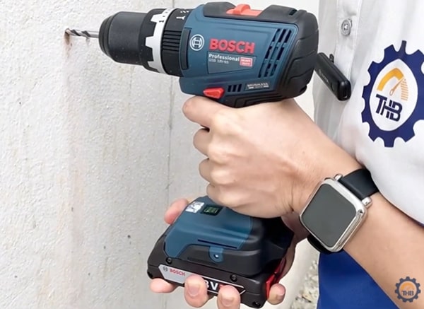 Máy khoan pin Bosch 18V chạy nhanh, mạnh mẽ