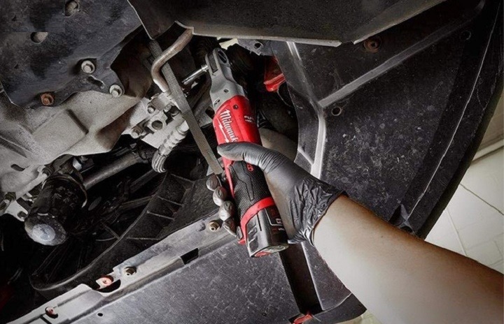 Máy hoạt động với lực siết lên tới 81Nm tạo sự bền chắc