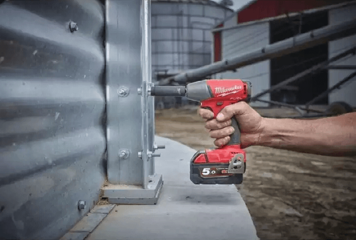 Máy hoạt động bền bỉ, lực siết mạnh