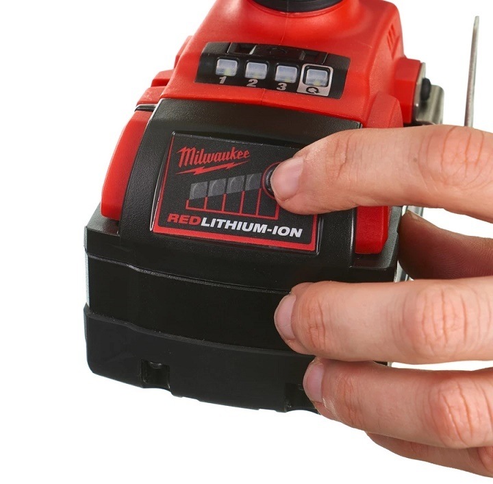 Máy sử dụng pin Lithum - Ion tuổi thọ cao, thời gian sạc nhanh