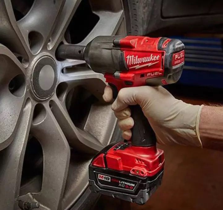 Máy vận hành mạnh mẽ, tốc độ siết nhanh Máy vận hành mạnh mẽ, tốc độ siết nhanh