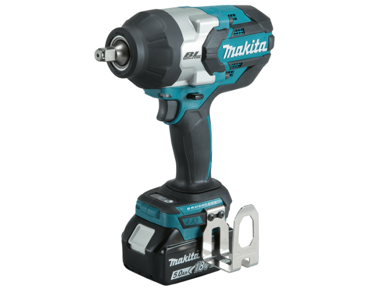 Máy siết bu lông dùng pin Makita DTW1002XVZ hoạt động mạnh mẽ với điện thế pin 18V