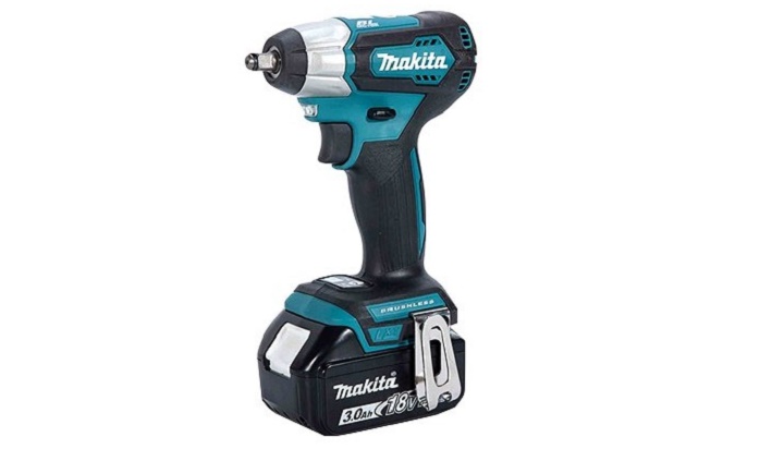 Máy siết bu lông Makita DTW181RFE hoạt động với điện thế pin 18V