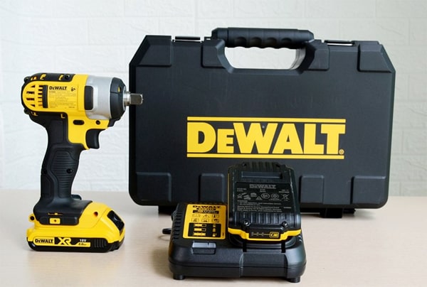 Máy vặn bu lông chạy pin Dewalt DCF880D2