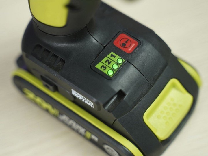 Máy có 3 cấp tốc độ siết và tháo vít Máy có 3 cấp tốc độ siết và tháo vít