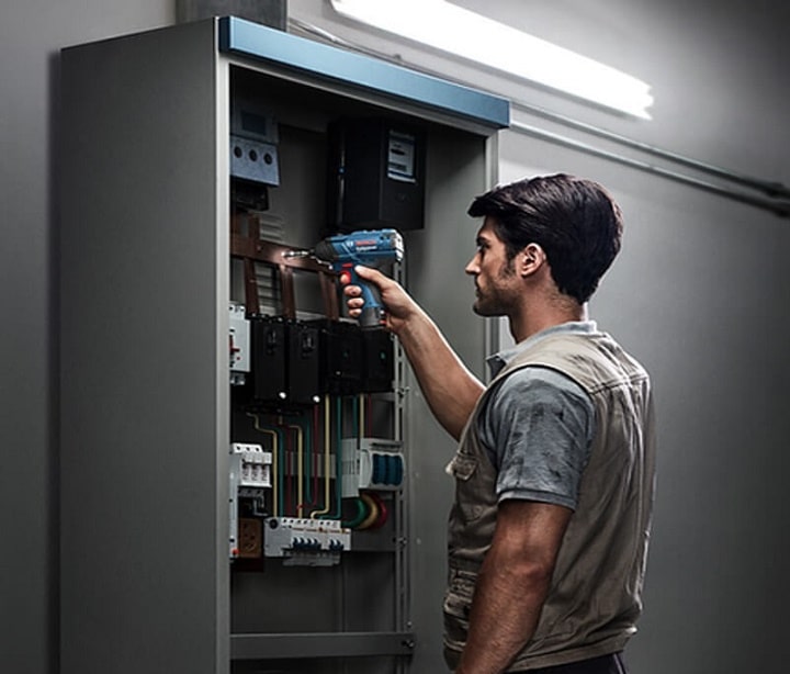 Bosch GDR 120-LI làm việc mạnh mẽ với pin 12V