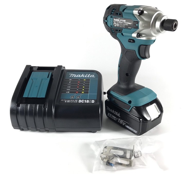 Máy vặn vít Makita DTD156SFE dùng pin nhỏ gọn, dễ sử dụng