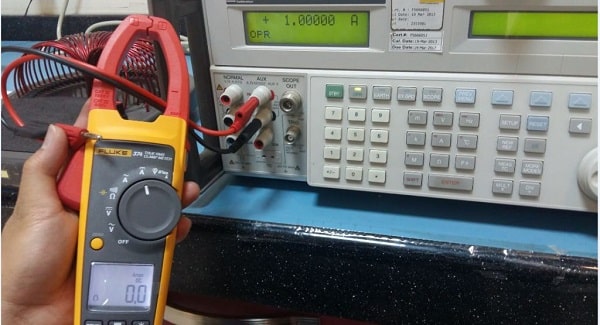 Kẹp cáp với dòng chảy ngược hoặc ngoài dòng đồng thời